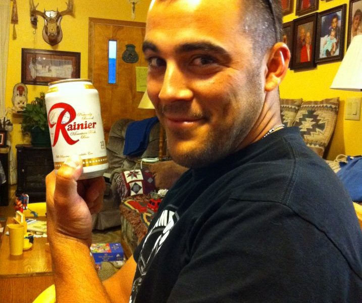 Olen aus mees, kellel on huumorimeel, ihaldan armastust, lõbu ja pikaajalist suhet.